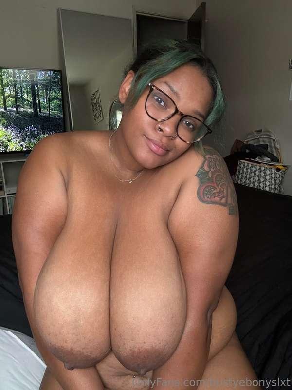 bustyebonyslxt image #1
