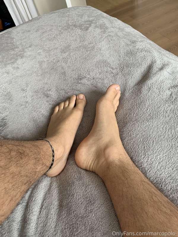 Y’all wanted feet pics... here you go 😏 (swipe)