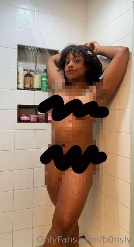 I AM NAKED! BUTT-ASS NAKED!!!!!! COME LOOK RIGHT NOW :3

thi..