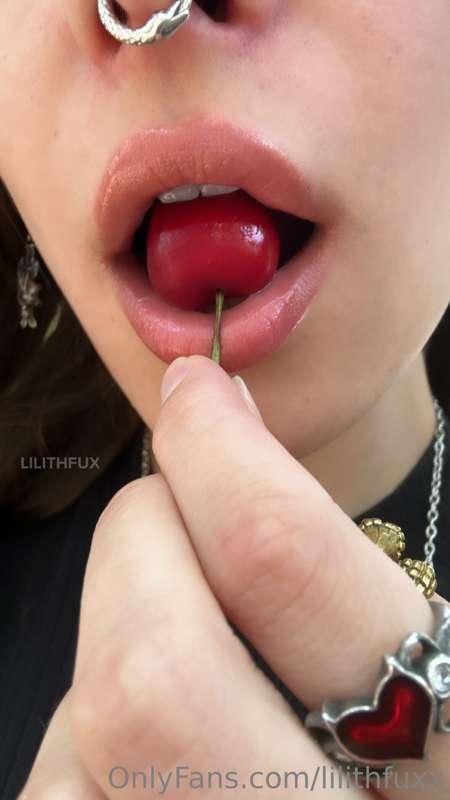 lilithfuxx image #0