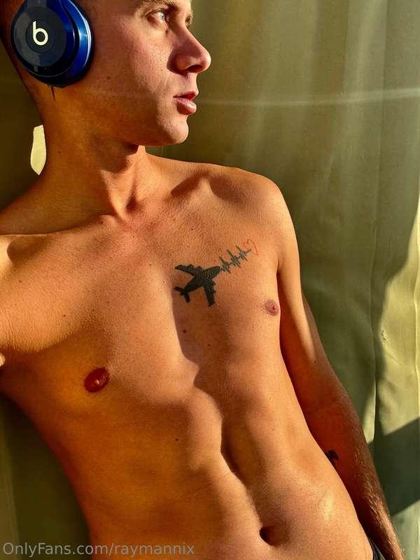 Waiting for Santa to fuck me , cuming? 💦