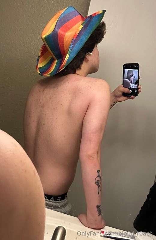 Queer cowboy? Who can I ride ❤️