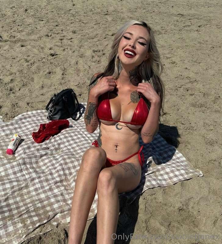 Red bikini and sun? Now all I need is someone’s son 🤭❤️