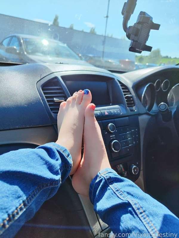 #fyp #teen #18 #young #petit #small #customs #daddy #feet #footfetish #feetfinder