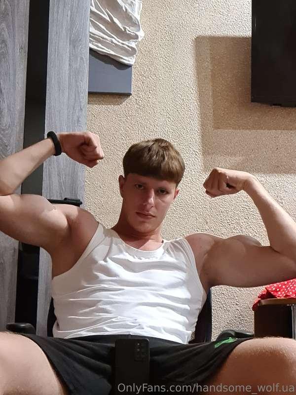 How do you like my big hands?💪