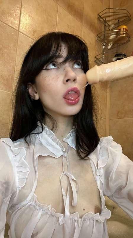 cum in my mouth, please🤍
#fyp #drool #ahegao #blowjob #anime #cute #egirl #teen #small