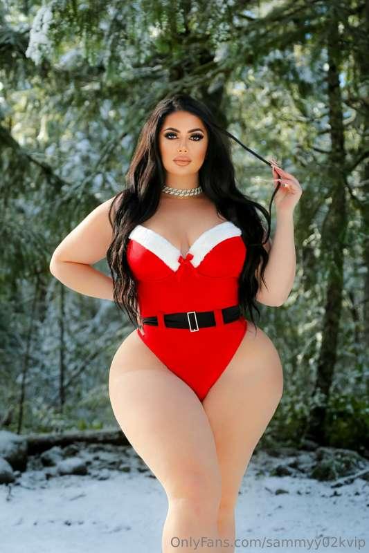 Find me under the mistletoe💋
