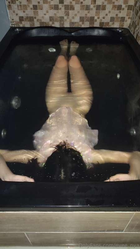 Under water 🌊 😏Sorry for inactivity, I’m very busy for the c..