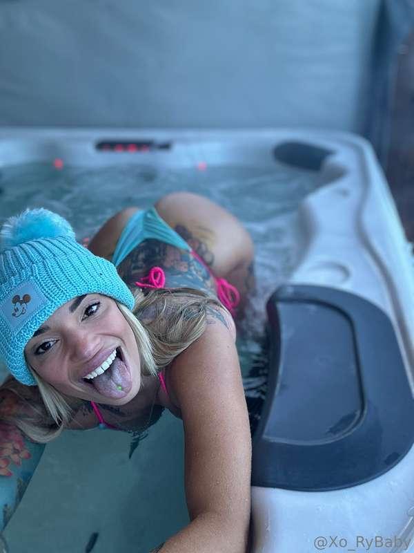 Would you Fuck me in the Hottub?? 