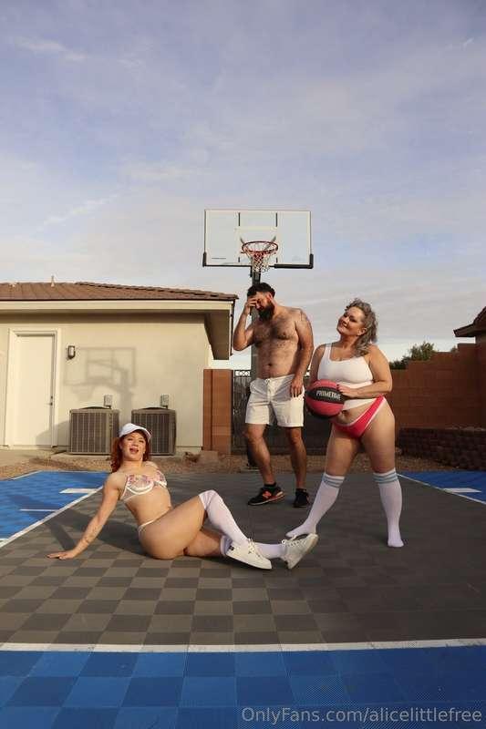 **Pump Up The Jam** ***B/G/G*** **🎥22 min video📸39 sexy phot..