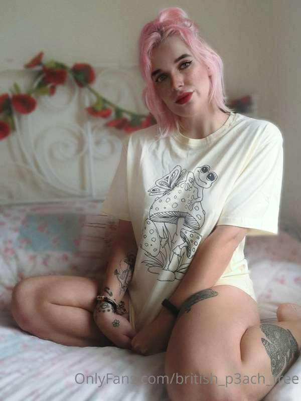 >>> Swipe to pull my top up 😏
