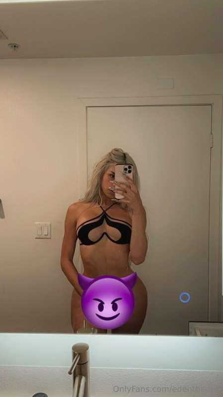 I can’t help but touch myself baby, can you help me 💦💦??