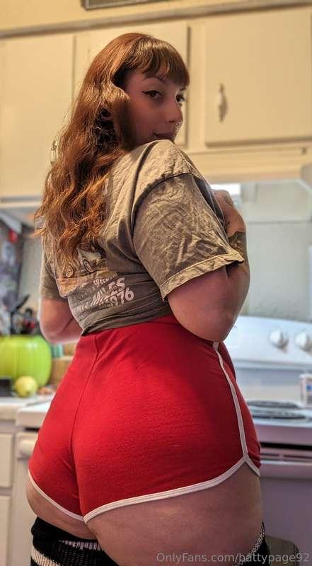 Feeling pretty submissive on this milf Monday😏