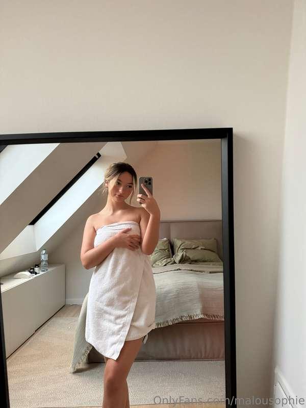 Frisch geduscht 💦💦Kommst du mit mir zurück ins Bett? 👅
