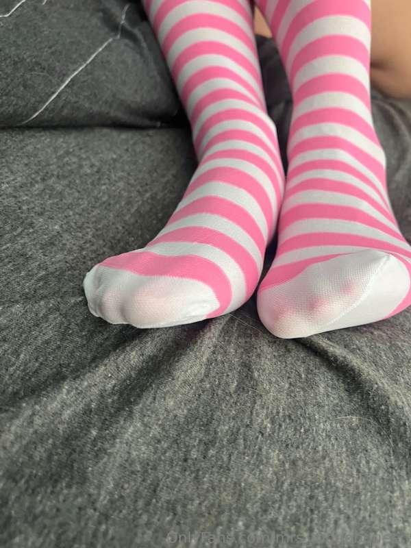 mrs_footjobqueen image #2