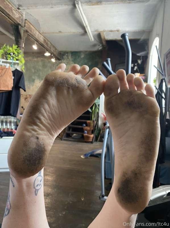 👣