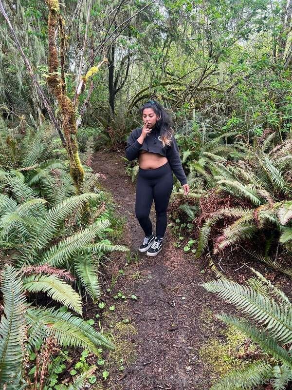 Lets smoke and fuck in the forest 🌬🌲