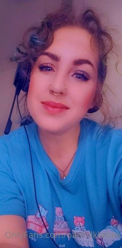 Yes hello, I'll be assisting you today, how can I help you? ..