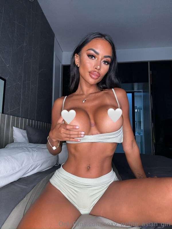 Can I drop more booba pics in your DMs? 🤭