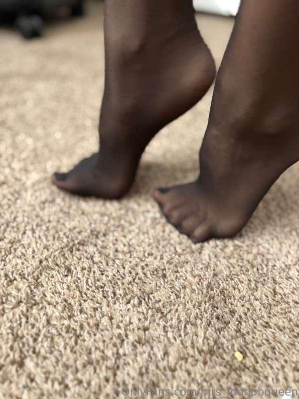 mrs_footjobqueen image #10