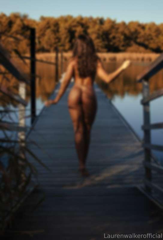 One of my favorite outdoor photoshoot 🍂 We strolled along th..