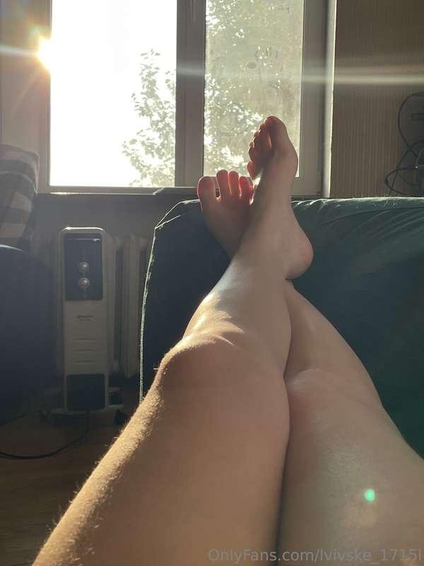👣