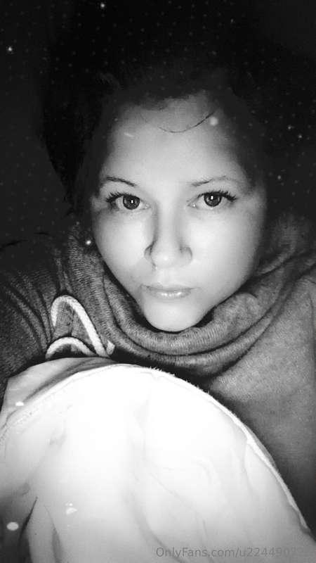 I need a cuddle. Who's joining me? Xx