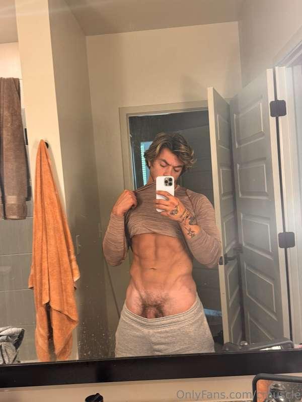 Im about to send something sexy out on @cmuscle2.0  (X rated..