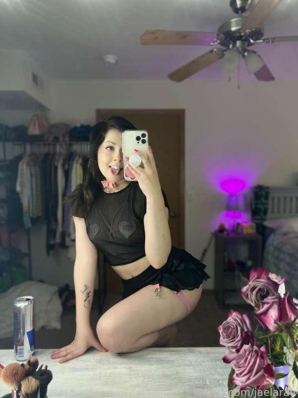 Special treats from today for the tier 2 subs 🔥😈 I LOVE the first pic so much 😩 BTW if you couldn’t guess it earlier, I ordered a Raven cosplay today! It should be here by October! Can’t wait! 💋🌸✨