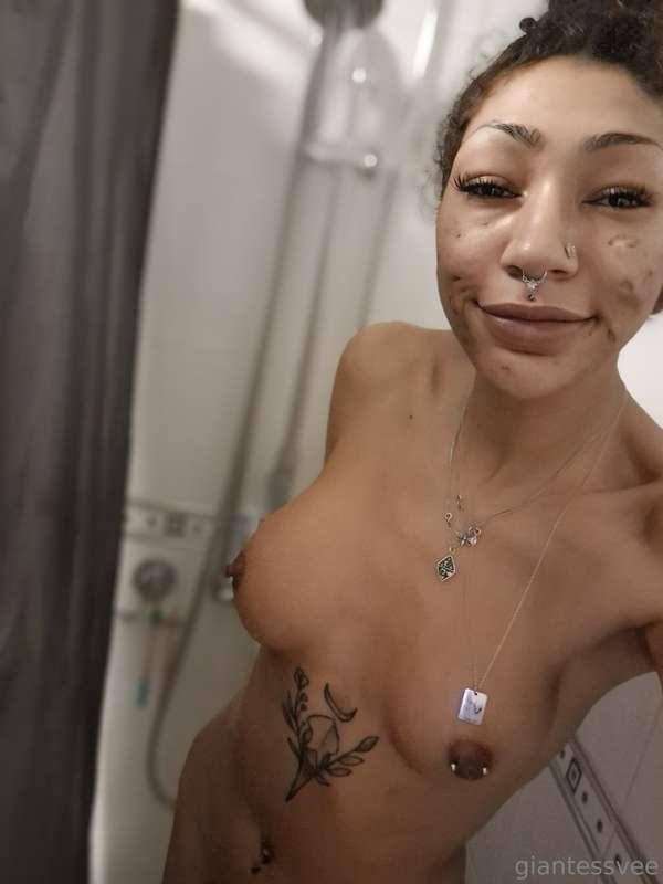 First shower in 2 days, I'm so sick 😫 🤒 will film all custom..