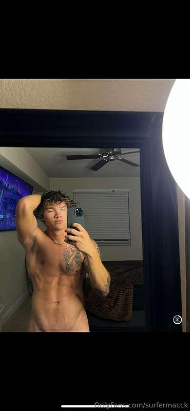 The V lines starting to get veiny 🥵