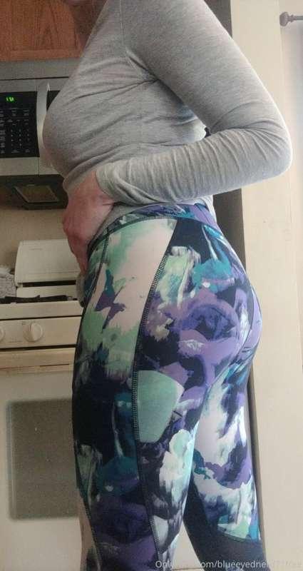 Me in leggings 😁