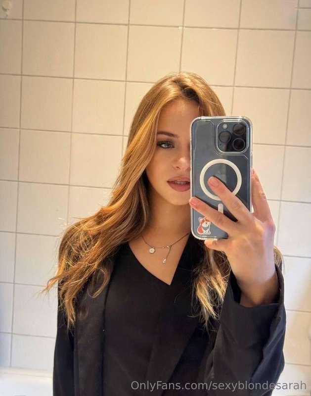 sexyblondesarah main image