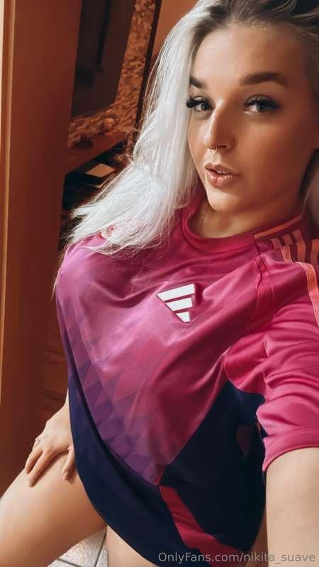 Schade dass die em vorbei ist. Ich finde mir stand das Triko..