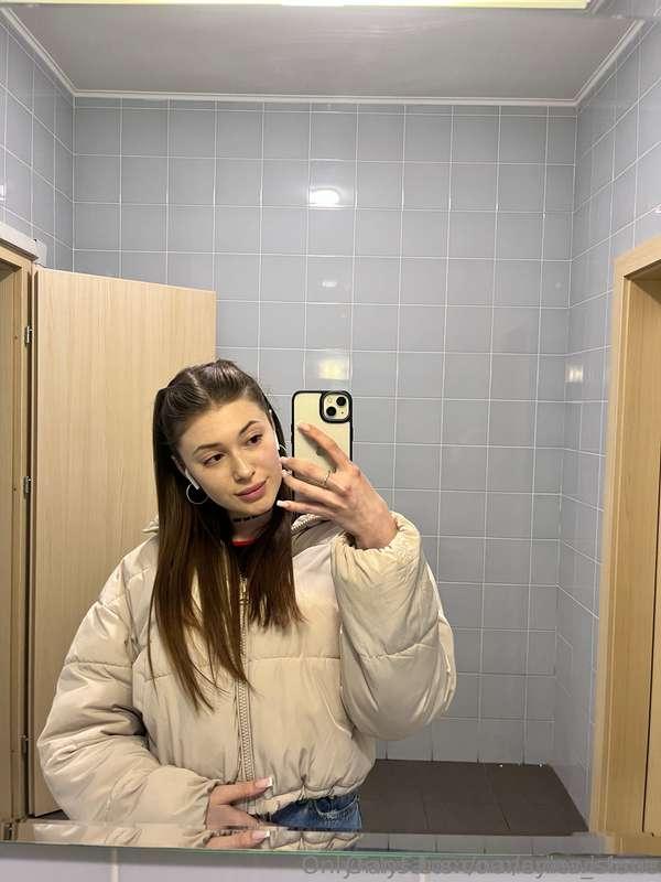 It's hard to imagine🤭 that a small and fragile girl like me ..