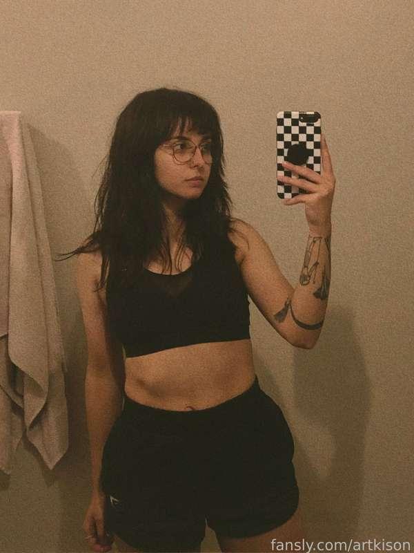 I’m so obsessed with these new shorts I got 😵‍💫 they’re so comfy and they shape my body well.

Happy Sunday! Hope everyone had a good weekend. 

Welcome to those of you that are new. ☺️

First photo set will be sent out to tier 2 and 3 this Friday! 💗
