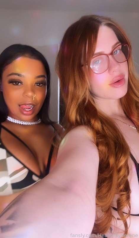 👯‍♀️ @CurveCuties 