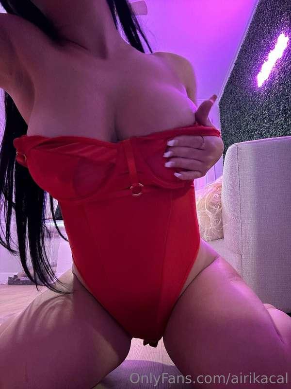 I love playing with my titties...you should watch 😋