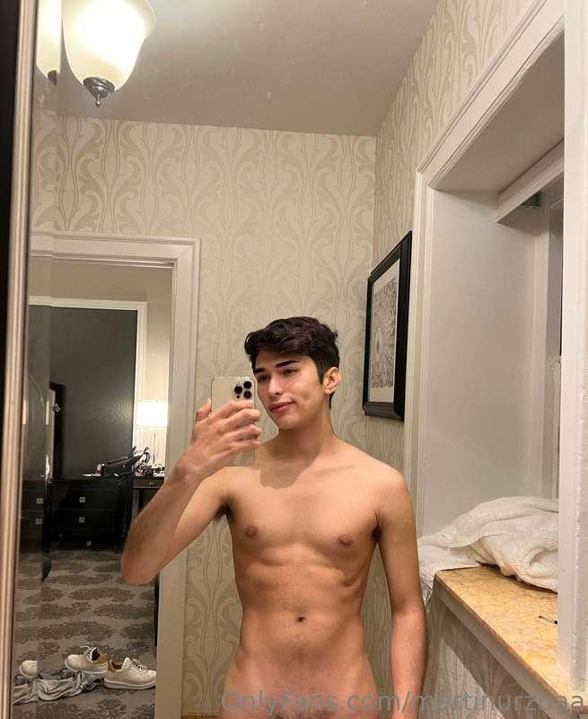 Oppps the towel fell ;) Remember you can tip 69 and I’ll sen..