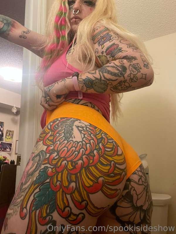 I’m horny… who wants to sext? :3
Dm for prices :)