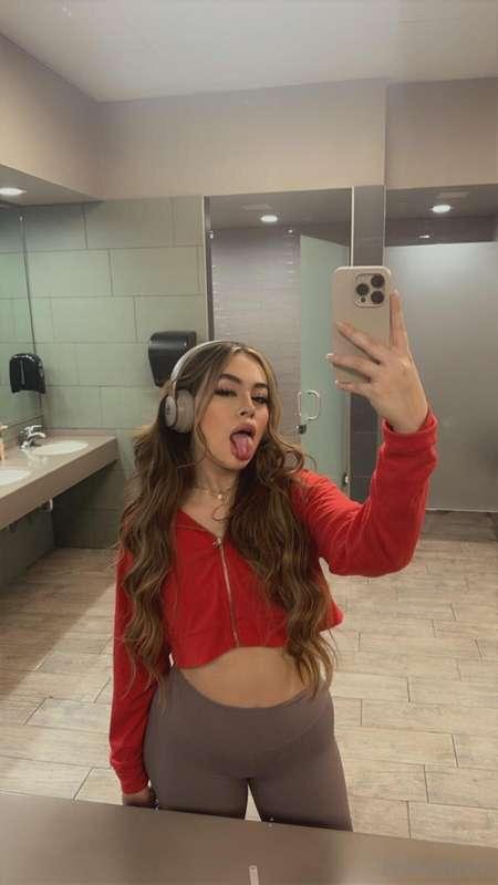 👅