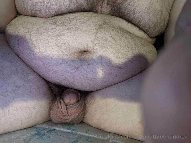 Holy fucking Christ I'm horny and hungry. It's been hard to ..