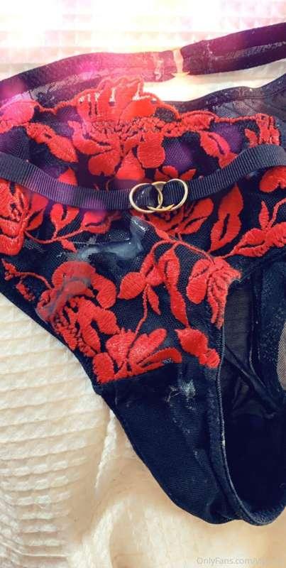 Who wants my cum filled dirty knickers ?