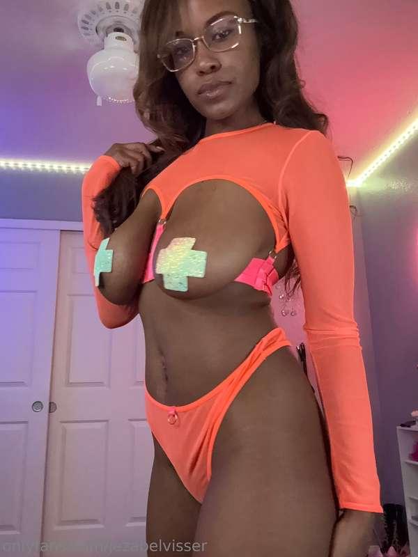 I will be live tonight for Thursdays show at 6:30pm pst! Joi..