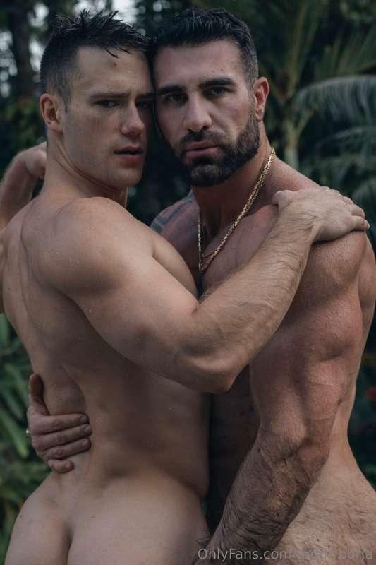 One of my first collabs where I bottom for such strong guy😏I..