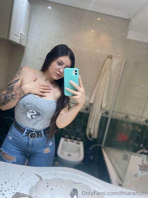 Good morning love, do you like my outfit today? 😍