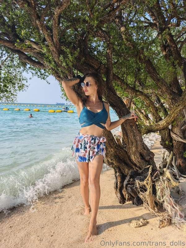 Long-awaited vacation 🏝️! Soft sand under my feet, the noise..