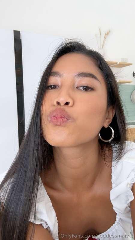 kiss or slap? 👋 
