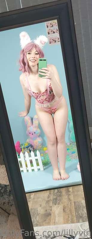 Your favorite bunny girl ready to hoppy woppy on- 
nvm use y..