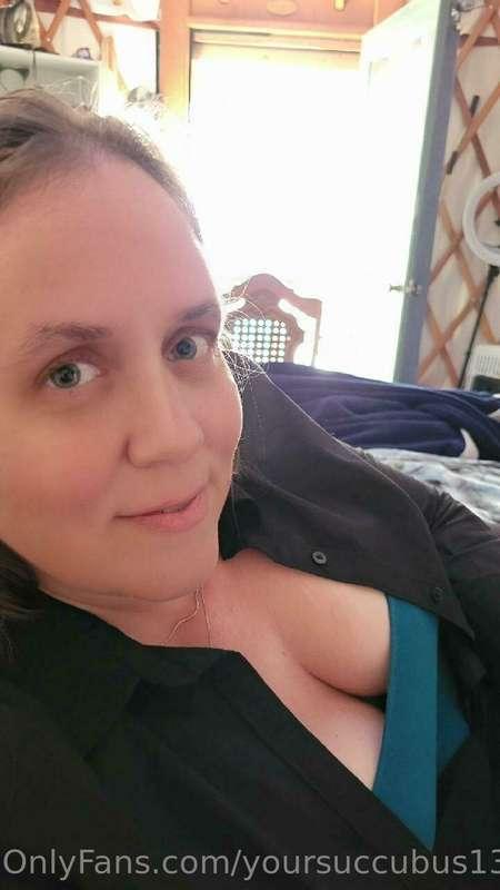Just chillin. How's the view? 😉💋